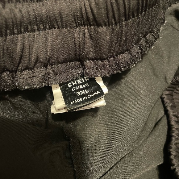 Athletic Flowy Shorts w Elastic Stretch Waistband - Picture 6 of 7